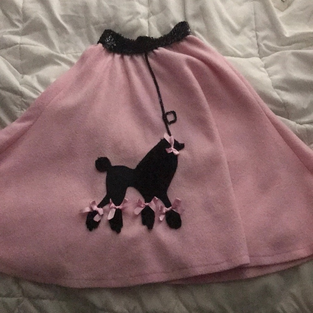 Cute 1950s poodle skirt (retro)